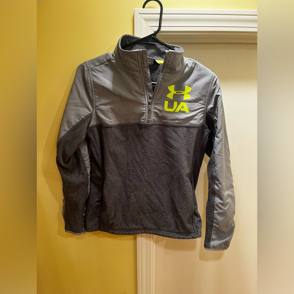 Under Armour youth, extra large, loose zipper pull over cold gear with pockets
